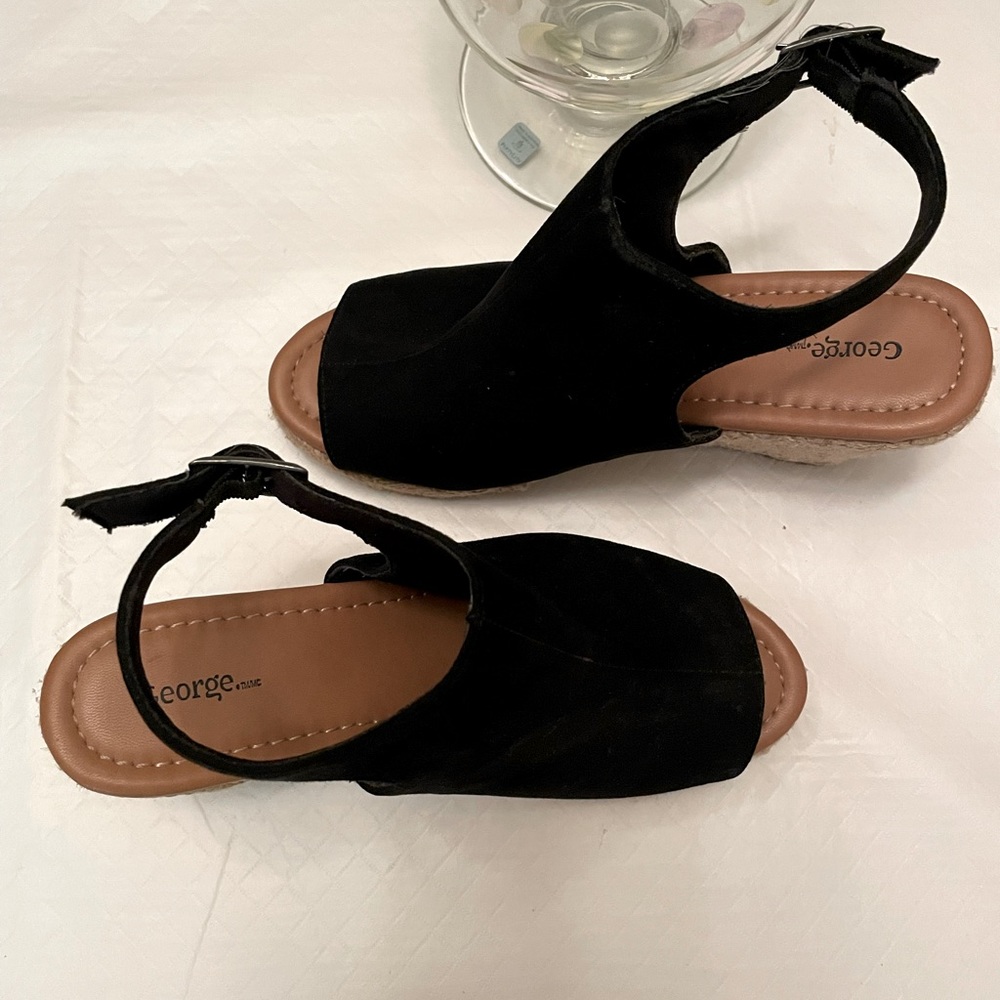 🌺🌺 2/$20.00🌺🌺George Tan coloured corded heel sueded black look upper & Buckles. - Picture 2 of 10
